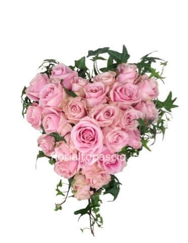 Cuore di rose rosa telefonare per la disponibilità