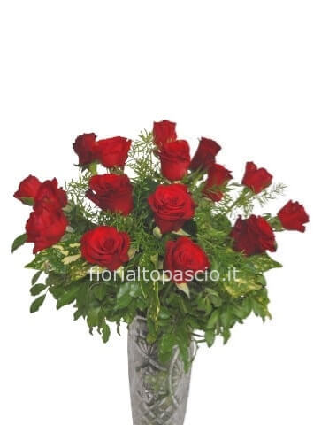 Bouquet di roselline rosse chiamareper la disponibilità
