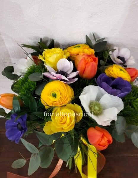 Bouquet di fiori colorati primaverile