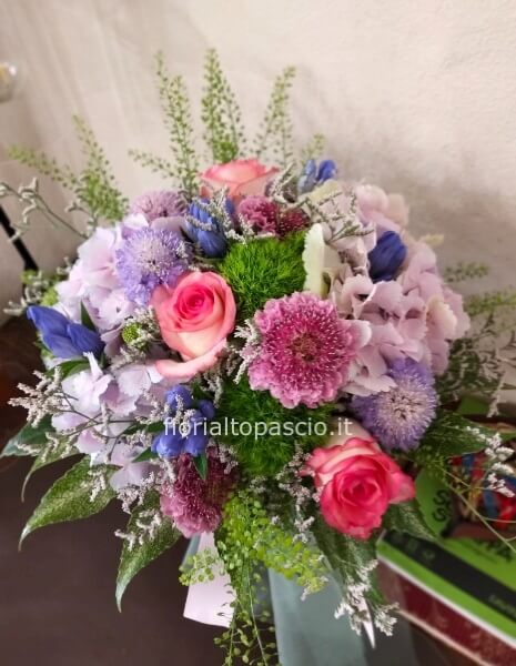 Bouquet di fiori misti colorati 