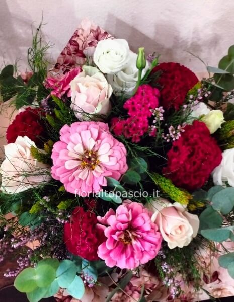 Bouquet di fiori misti colori autunnali 